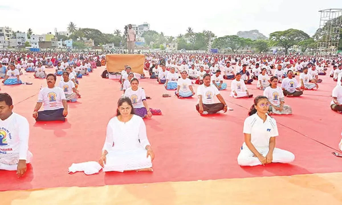  Yogandhra – Mass Yoga Event