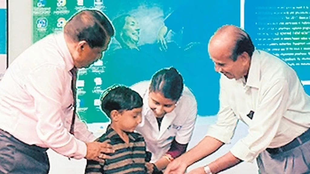 Young Artist with 10 World Records in Natural Painting