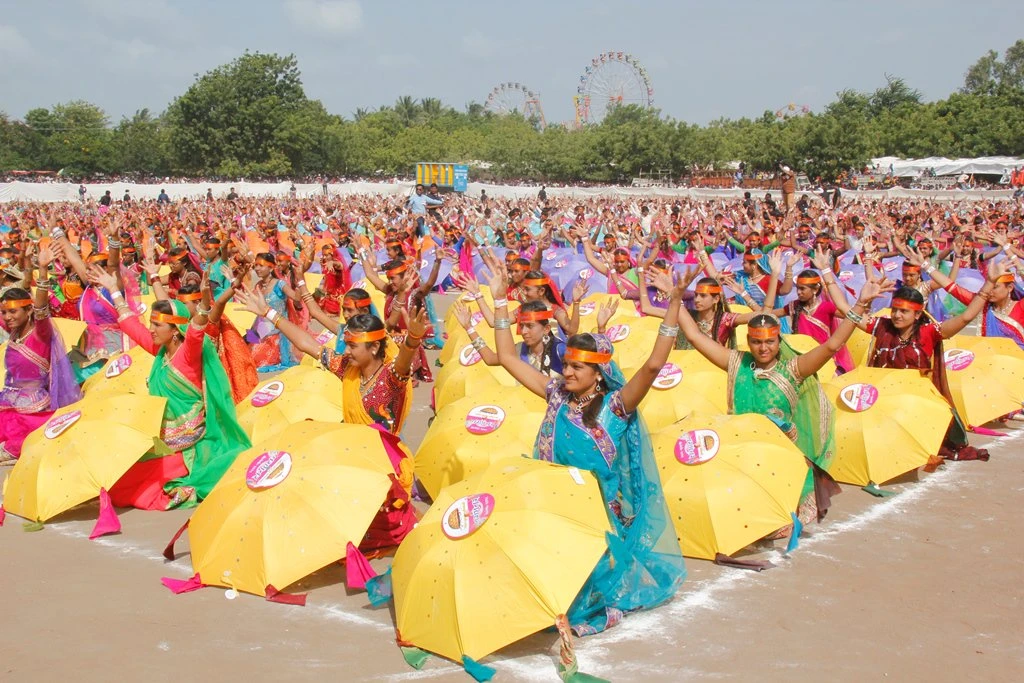 Tarnetar Fair Umbrella Dance – Guinness Entry (2016)