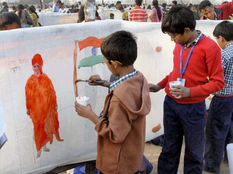  Longest Painting Scroll – Vadodara Fine Arts Students