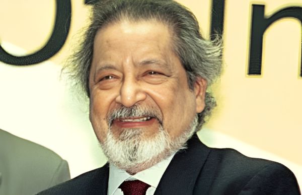 A Voice Beyond Borders: V. S. Naipaul’s Enduring Legacy of Truth and Literary Brilliance